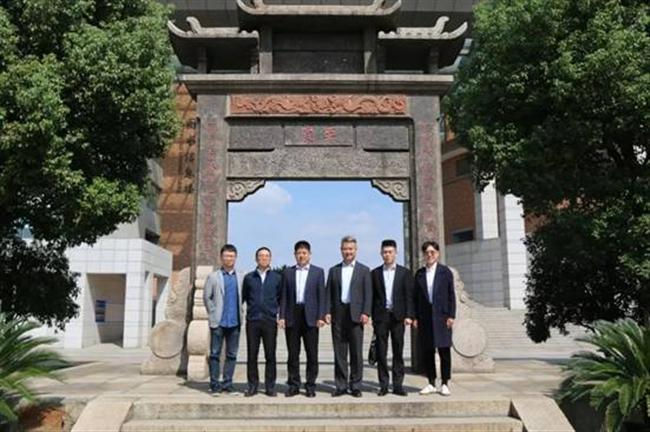 图片包含 树, 户外, 建筑物, 道路描述已自动生成