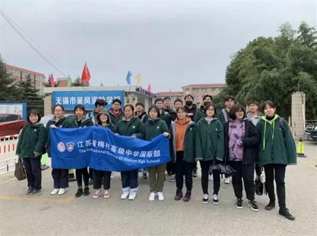 A group of people standing in front of a crowd posing for the camera

Description automatically generated