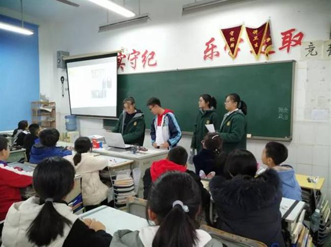 A group of people in a room

Description automatically generated