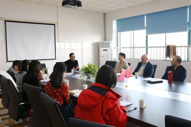 A group of people in a room

Description automatically generated